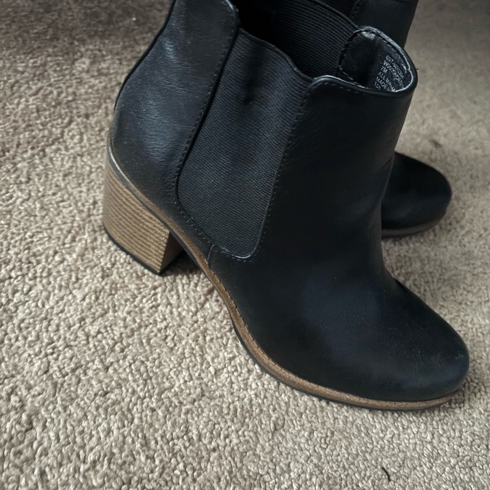 White Mountain Black Chelsea Block Heel Ankle Boots - Picture 1 of 4